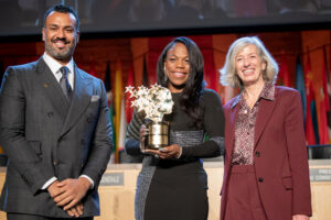 US teacher Keishia Thorpe poses with UNESCO Assistant Director-general for Education Stefania Giannini (R) and the son of the founder of the Varkey foundation Jay Varkey  (L) after winning the Global Teacher Prize 2021 at the UNESCO headquarters in Paris, on November 10, 2021. (Photo by BERTRAND GUAY / AFP) (Photo by BERTRAND GUAY/AFP via Getty Images)